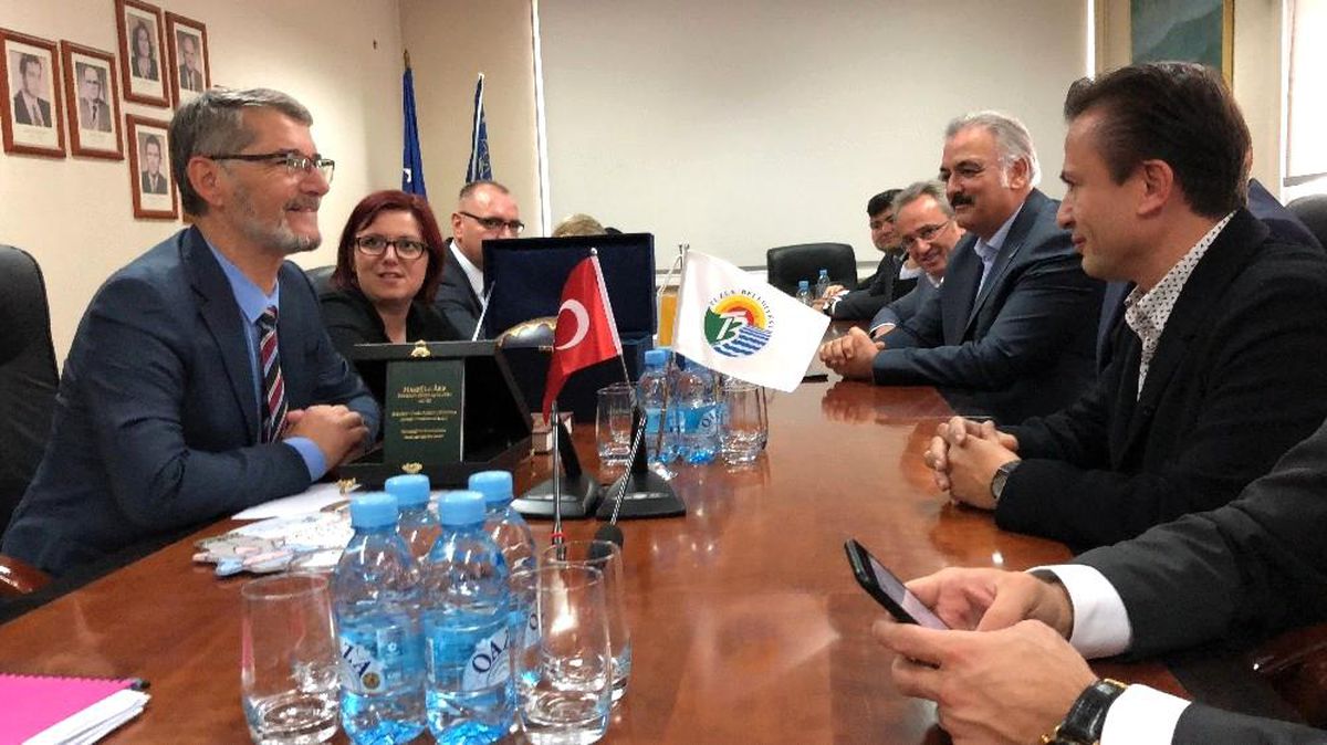 \'Makbul-i Arif\' İstanbul Tuzla Belediyesi tarafından yeniden basılarak Bosna-Hersek Tuzla Belediyesine hediye edildi