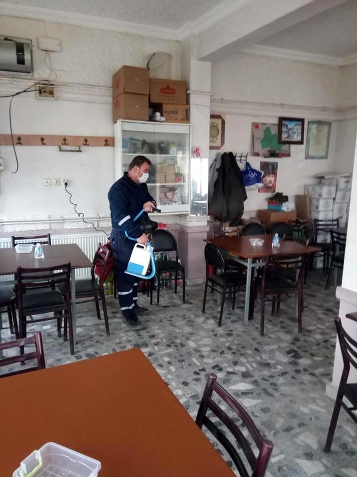 Osmaneli\'nde açılan işletmeler dezenfekte edildi