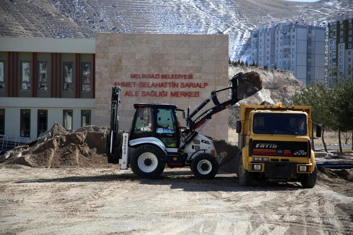 Tınaztepe Aile Sağlığı Merkezi çevre düzenlemesi başladı