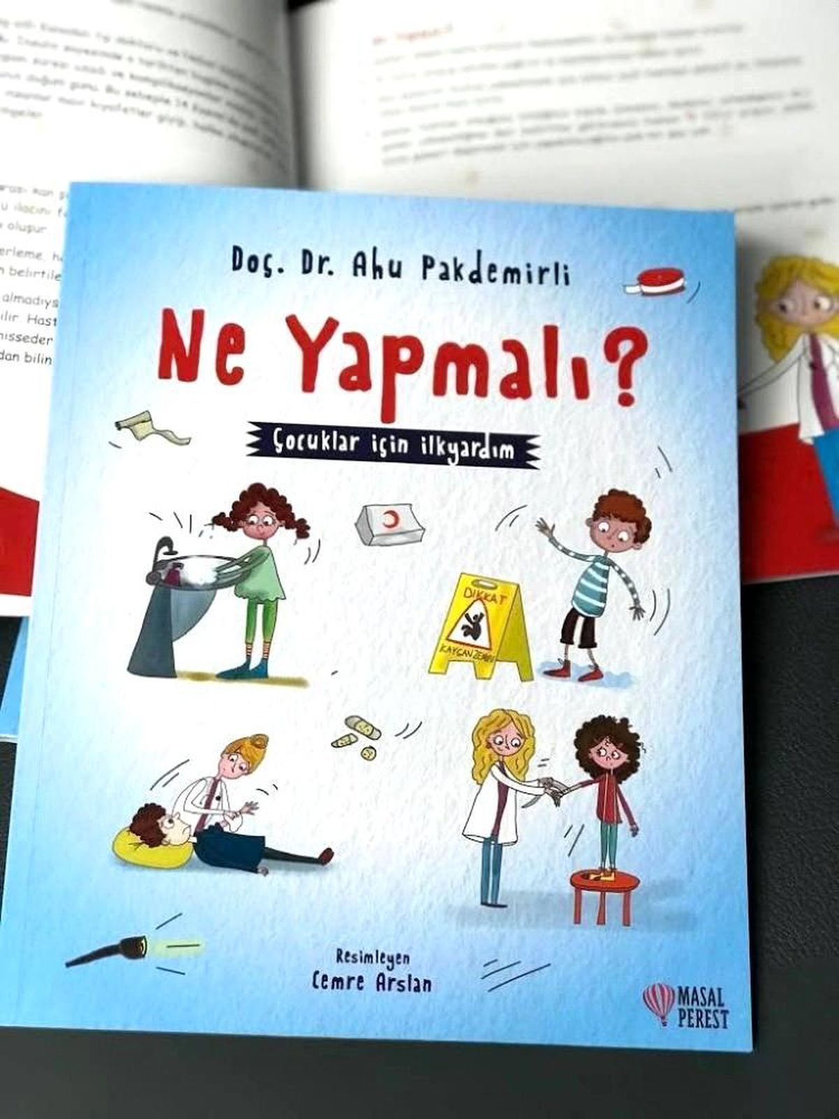 Son dakika! Türkiye\'nin çocuklara yönelik ilk ilkyardım kitabı raflardaki yerini aldı