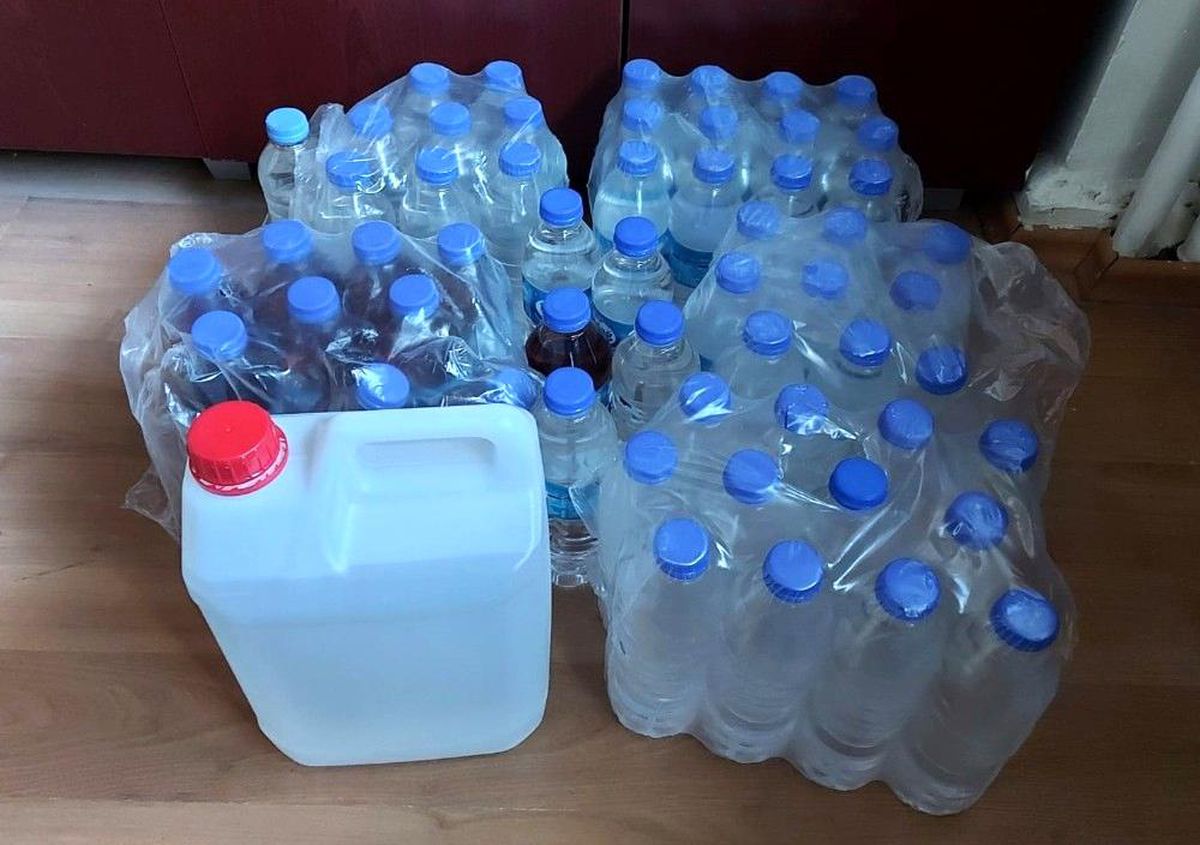 Yarım litrelik pet şişelerdeki sahte içkiler tüketilmeden ele geçirildi