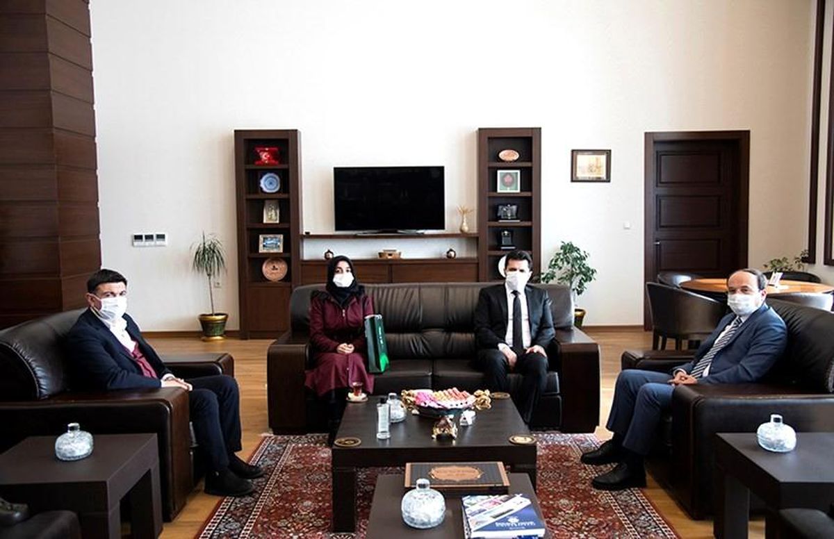 Yeşilay Erzurum Şubesi yönetiminden Rektör Çakmak\'a ziyaret