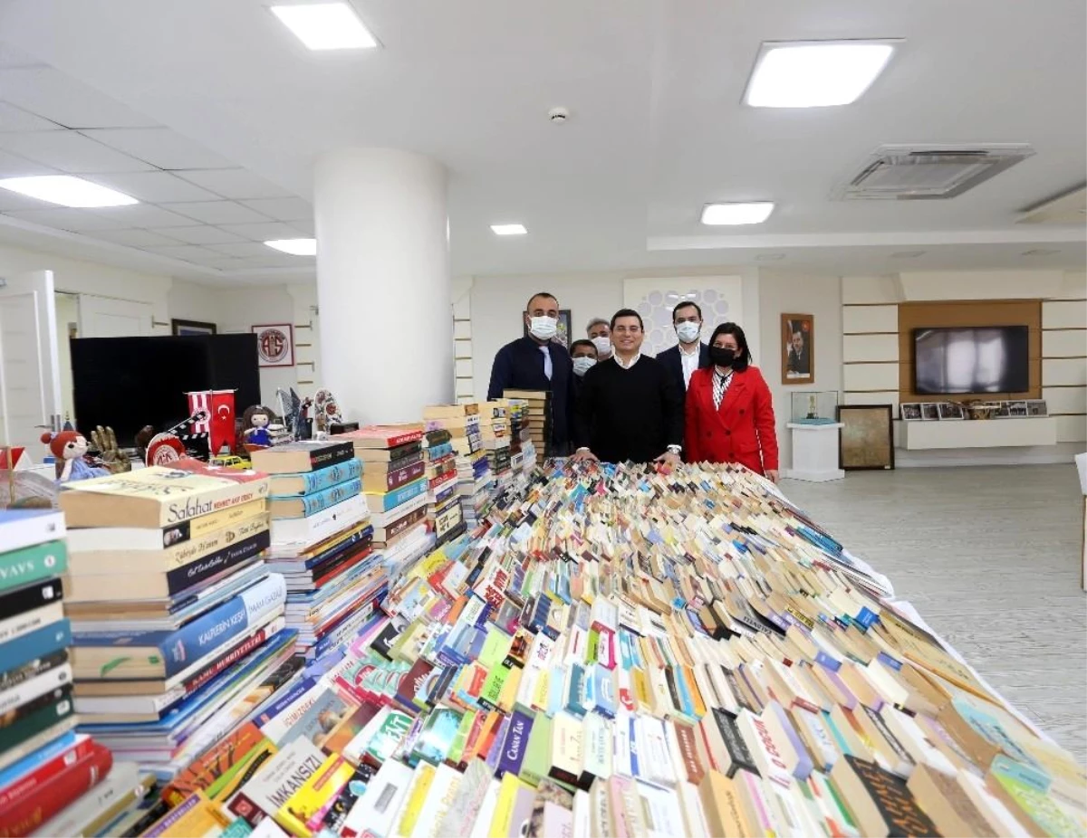 AK Parti, Cemil Meriç Kitaplığına 4 binden fazla eser bağışladı