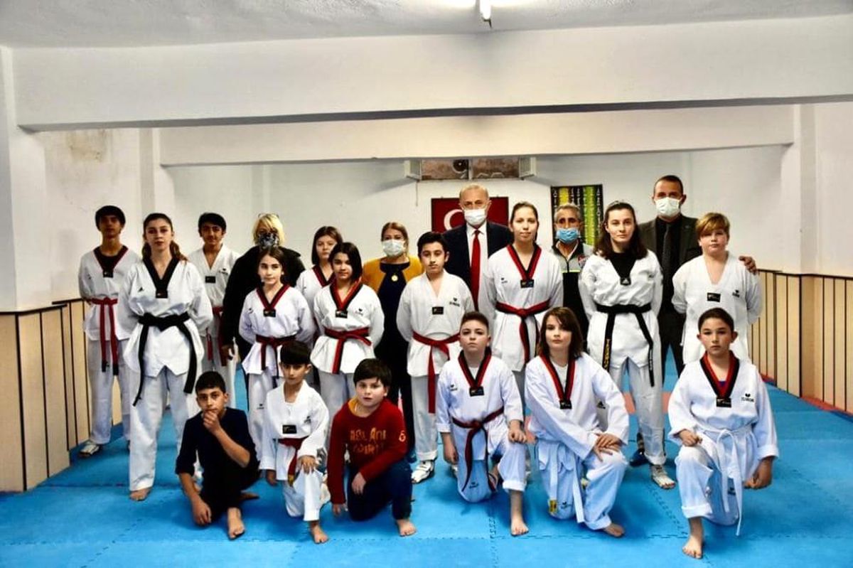 Başkan Atabay genç tekvandocularla görüştü