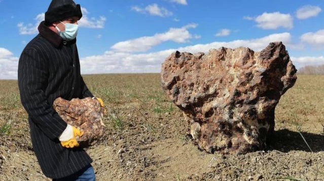 Çorumlu çiftçi, tarlasında bulduğu gök taşını ABD'li alıcıya 180 bin dolara sattı