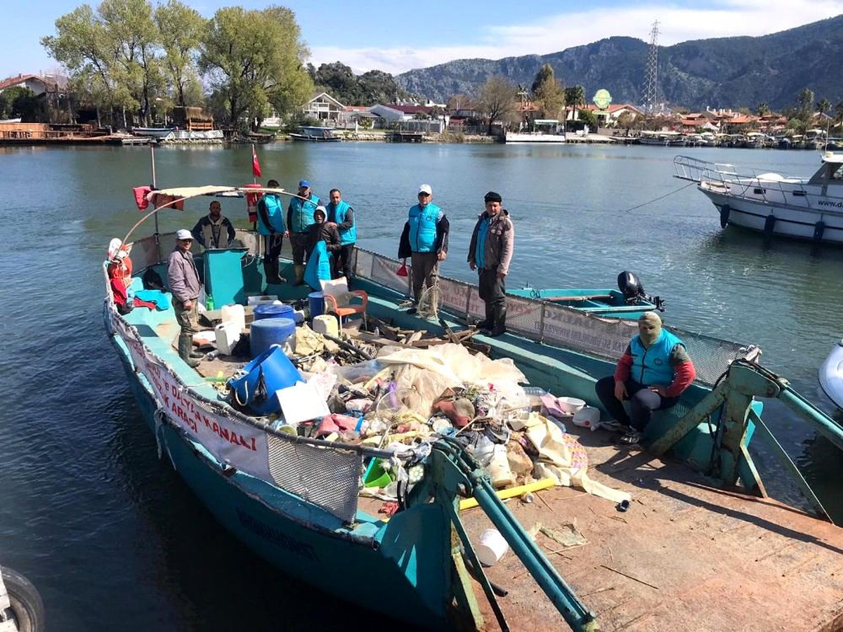 Dalyan Kanalı ve Köyceğiz Gölü\'nde temizlik çalışmalarına devam ediyor