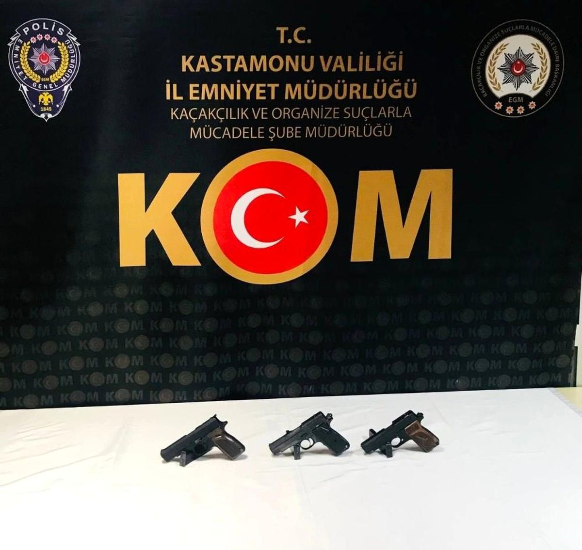 Evde kaçak medikal ürünler bulunduran şahıs yakalandı