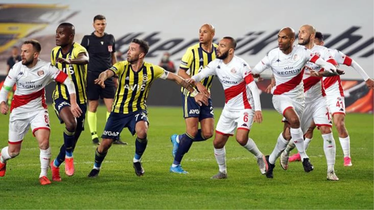 Fenerbahçe, sahasında konuk ettiği Antalyaspor ile 1-1 berabere kaldı