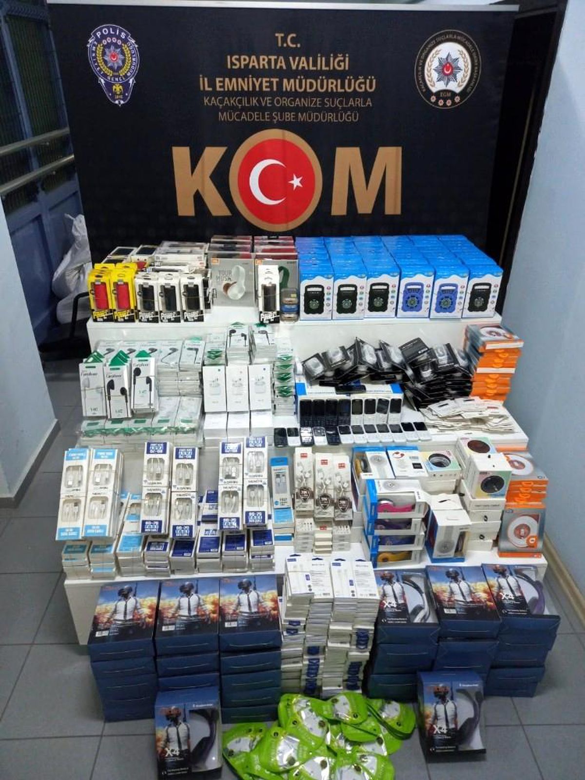 Son dakika haber! Isparta\'da kaçak cep telefonu operasyonu