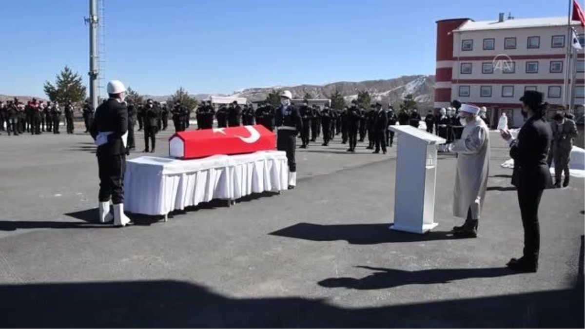 Kalp krizi sonucu vefat eden polis memurunun cenazesi toprağa verildi