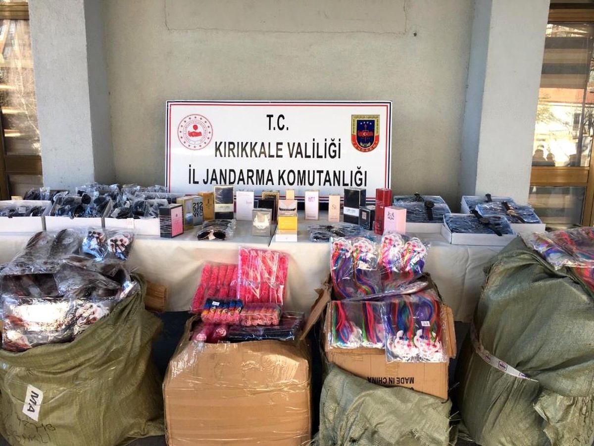 Son dakika haberi! Kırıkkale\'de kargo aracında gümrük kaçağı eşya ele geçirildi