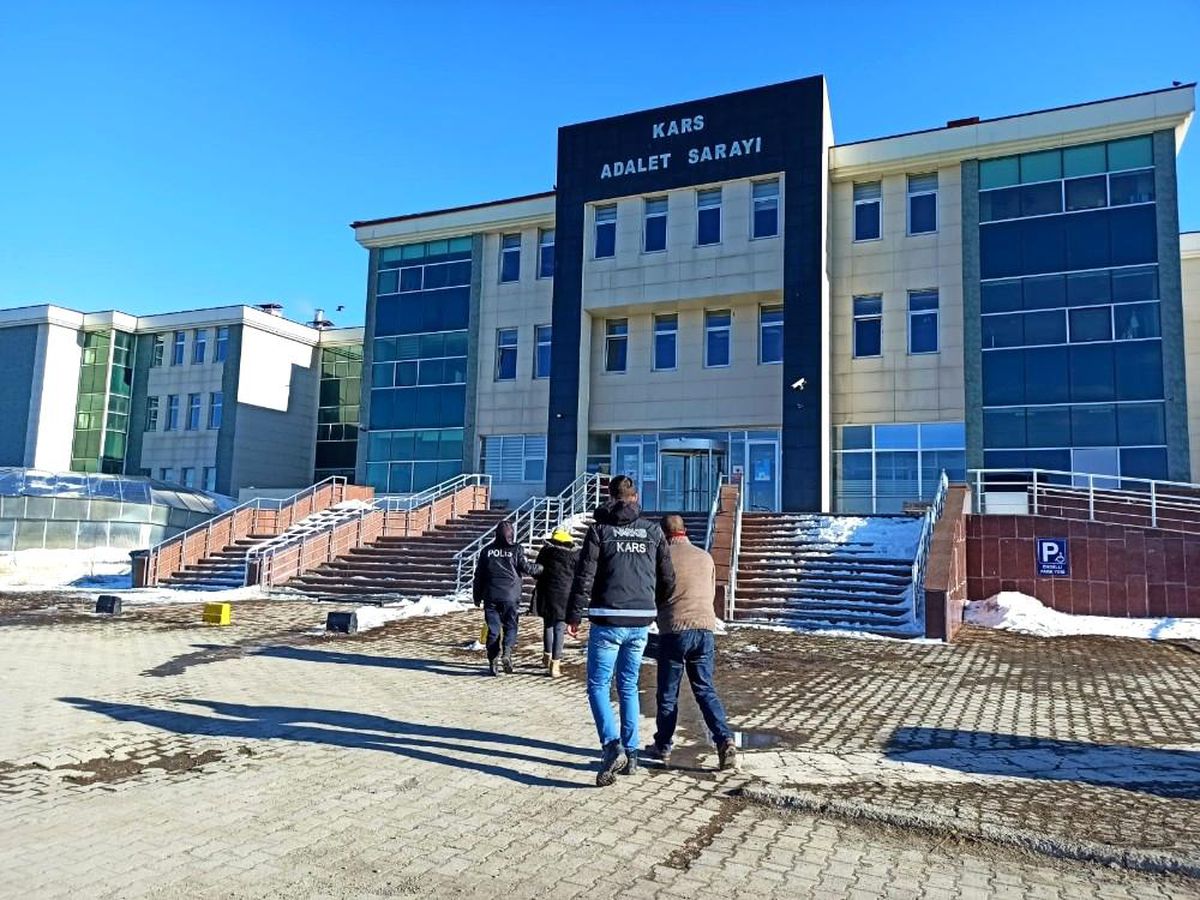 Son dakika haber... Kars\'ta uyuşturucu tacirlerine operasyon