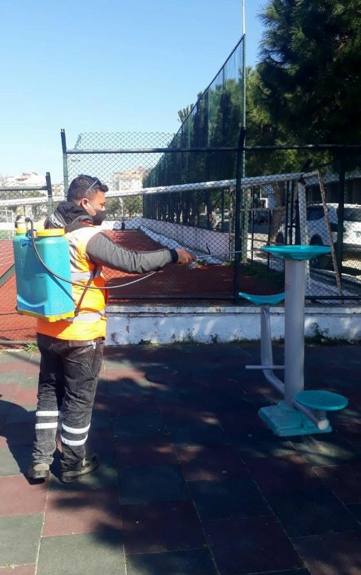 Kuşadası\'nda dezenfekte çalışmaları sürüyor