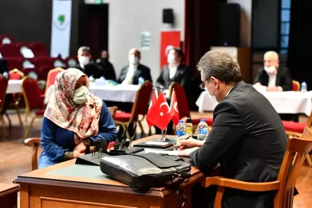 Mamak Belediye Başkanı Murat Köse vatandaşları tek tek dinliyor