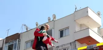 Son dakika! Mersin'de apartman yangını...5 katlı apartmanda çıkan yangında mahsur kalanlar ekiplerce kurtarıldı