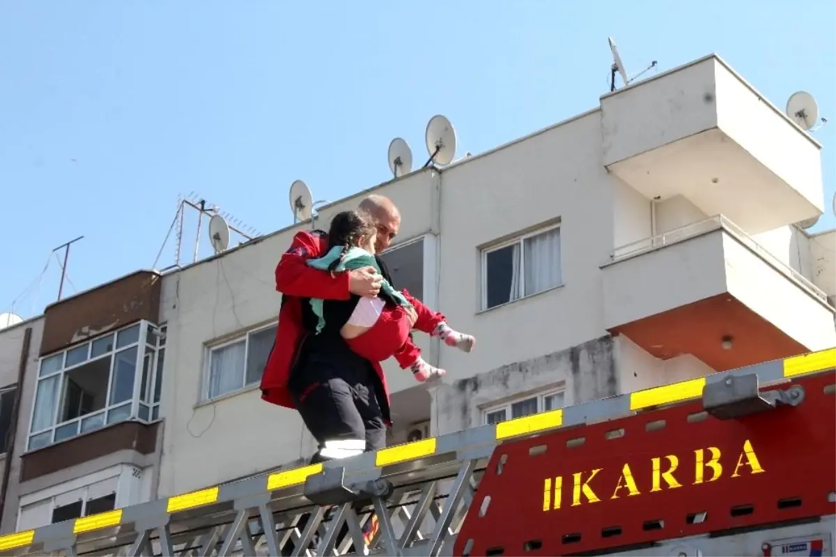Son dakika! Mersin'de apartman yangını...5 katlı apartmanda çıkan yangında mahsur kalanlar ekiplerce kurtarıldı