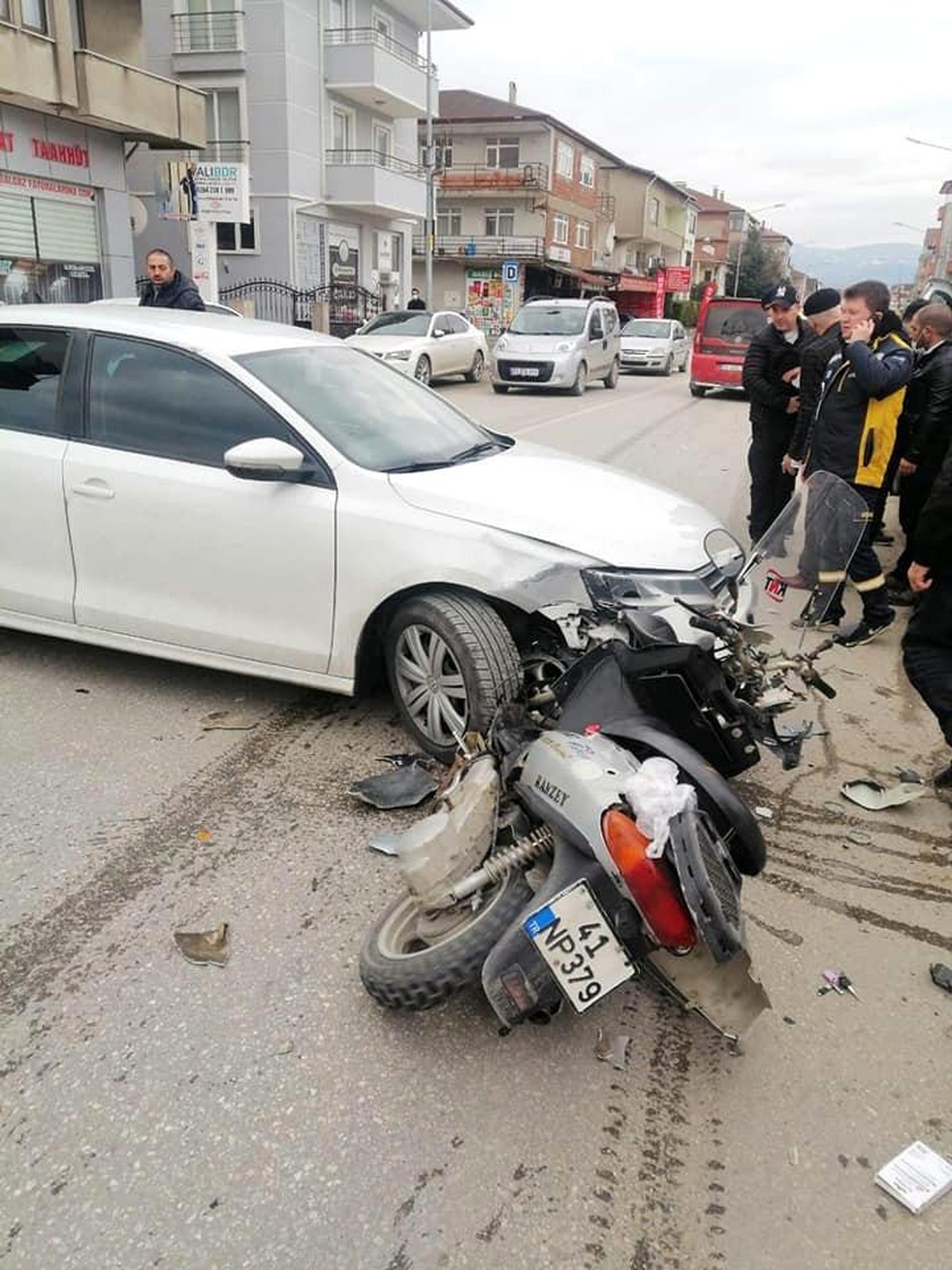 Son dakika haberi | Motosiklet sürücüsü, kaskı sayesinde kazayı hafif yaralı atlattı