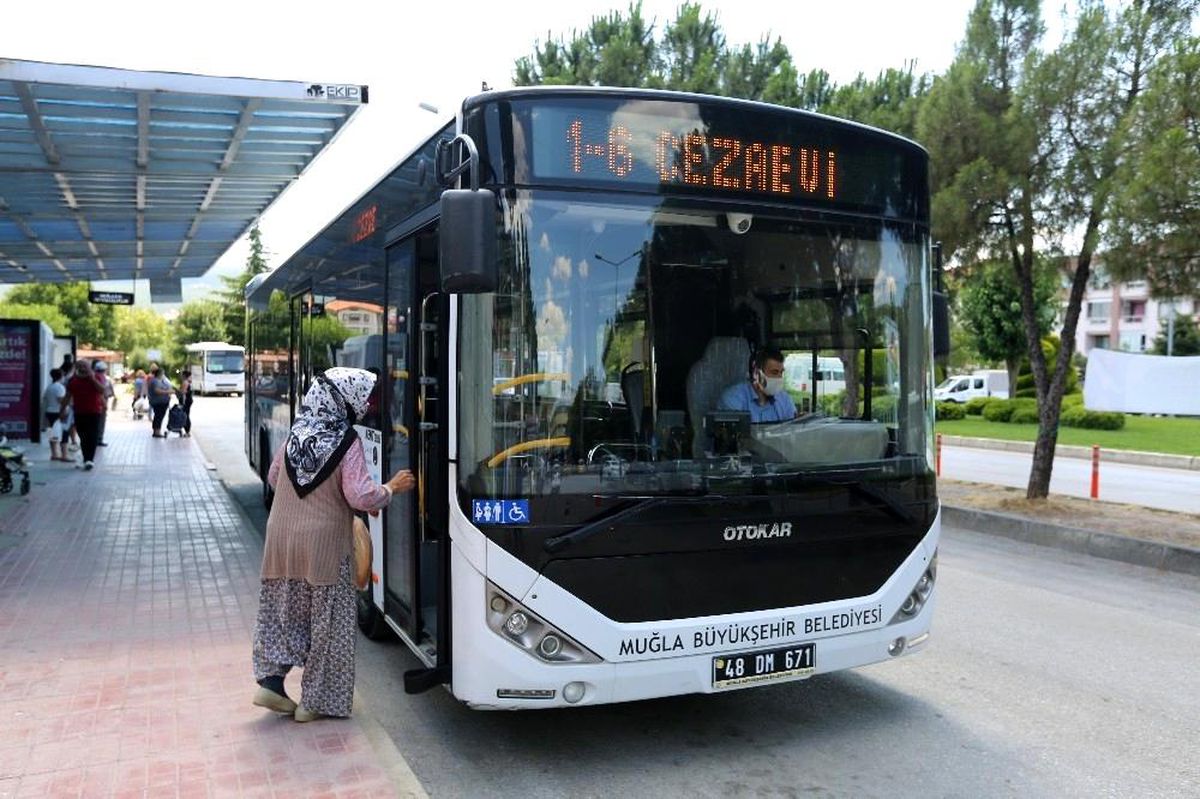 Muğla\'da 20 yaş altı ve 65 yaş üstü toplu taşıma kullanımı için yeni düzenleme yapıldı