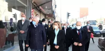 Nevşehir Valisi kendisi ile fotoğraf çekinmek isteyen çocuğun annesi ile görüntülü konuştu