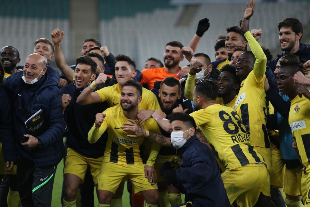 Polislerden Menemenspor kulüp binasına operasyon! Bazı belgelere el konulup soruşturma başlatıldı
