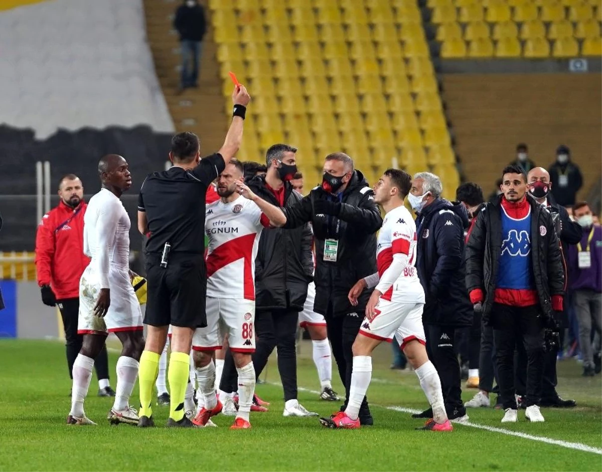 Fenerbahçe, sahasında FTA Antalyaspor\'la 1-1 berabere kaldı