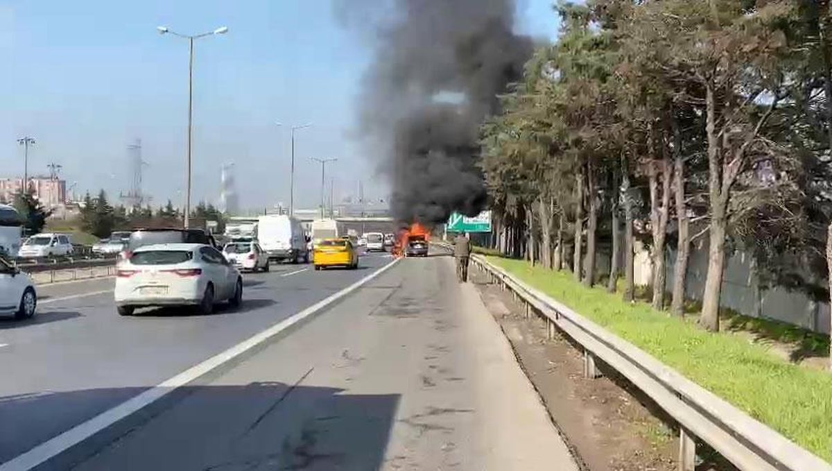 TEM'de otomobil alev alev yandı