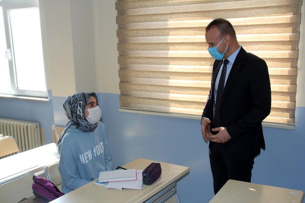Ağrı Milli Eğitim Müdürü Tekin, Patnos ilçesindeki okullarda incelemelerde bulundu