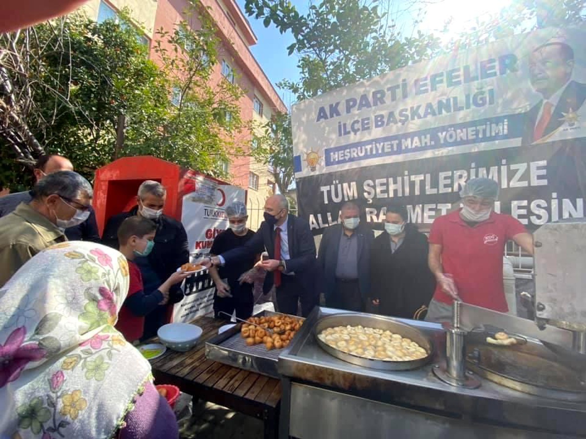 AK Parti Efeler\'den şehitler için lokma ve aşure hayrı