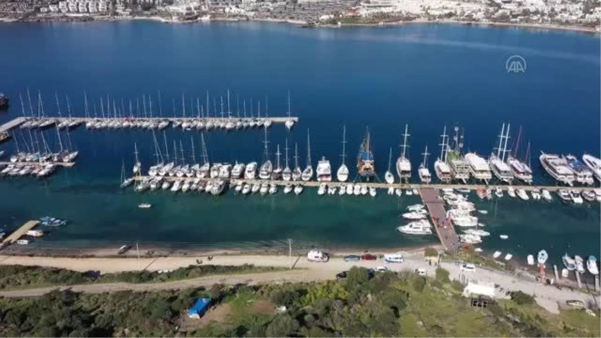 Bodrum\'da dalgıçların yaptığı deniz dibi temizliğinde bir ton atık toplandı