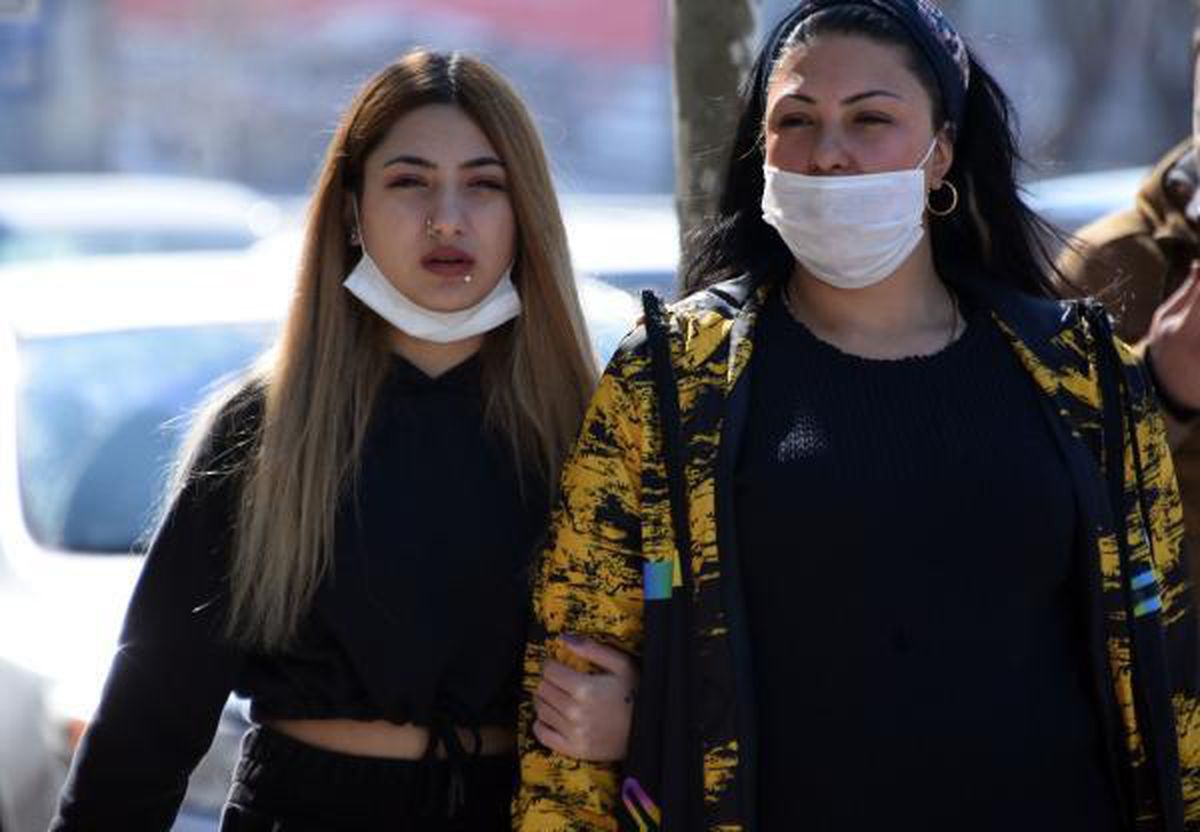 \'Çok yüksek riskli\' Konya\'da sıcaklık arttı, maske ve mesafe unutuldu