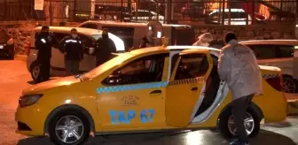 Gaziosmanpaşa'da ticari taksiye binen silahlı 3 şahıs ile bekçiler arasında kovalamaca