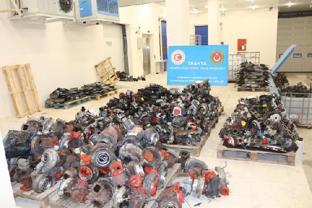Hamzebeyli\'de 2 bin 148 kaçak oto yedek parçası ele geçirildi