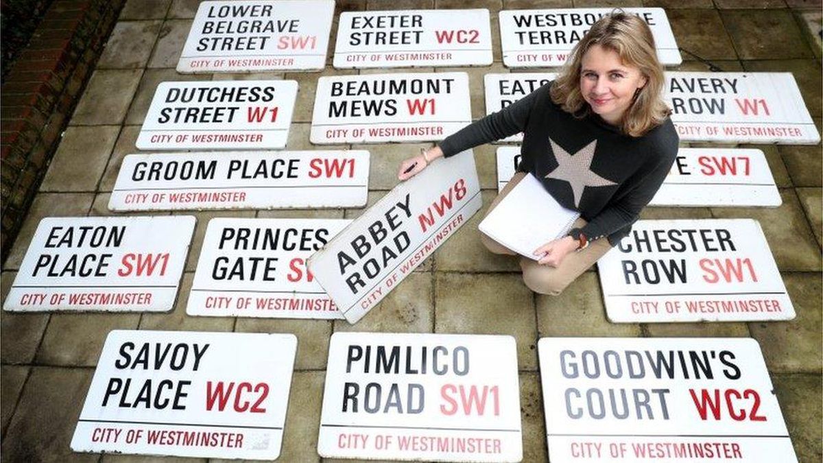 Londra\'daki ünlü Abbey Road sokağının tabelası 37 bin sterline satıldı