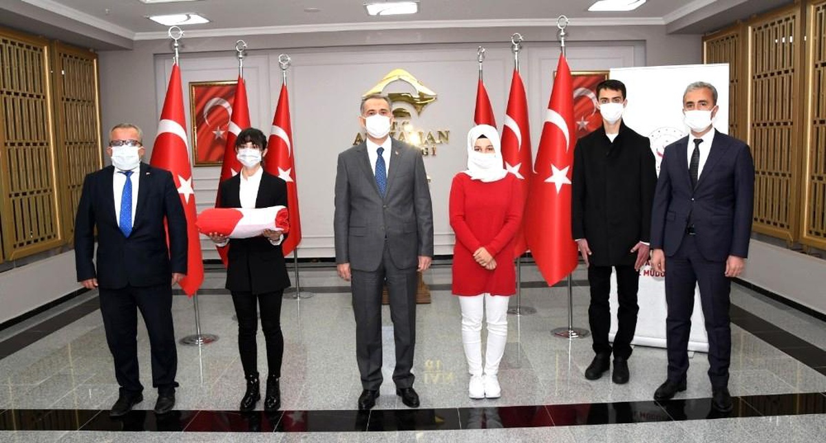 Okuduğu İstiklal Marşı ile duygusal anlar yaşattı