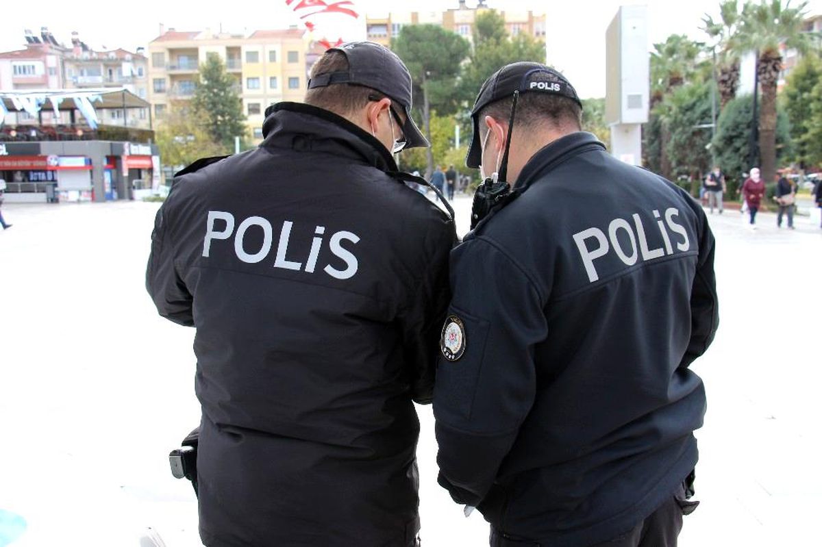 Son dakika haberleri: Polis şüphesinde haklı çıktı, göçmen kaçakçısı yakalandı