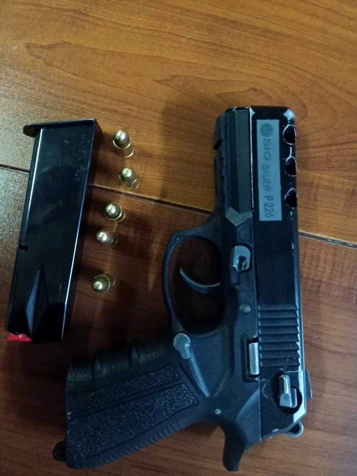 Ruhsatsız tabanca yakalatan şahsa kısıtlama ve maskeden 4 bin 50 lira ceza