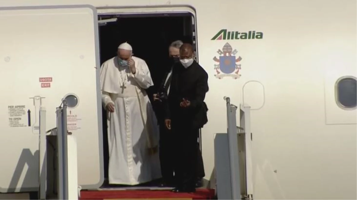 Tarihte bir ilk yaşanıyor! Papa Francis kalabalık bir koruma heyetiyle Bağdat\'a ulaştı