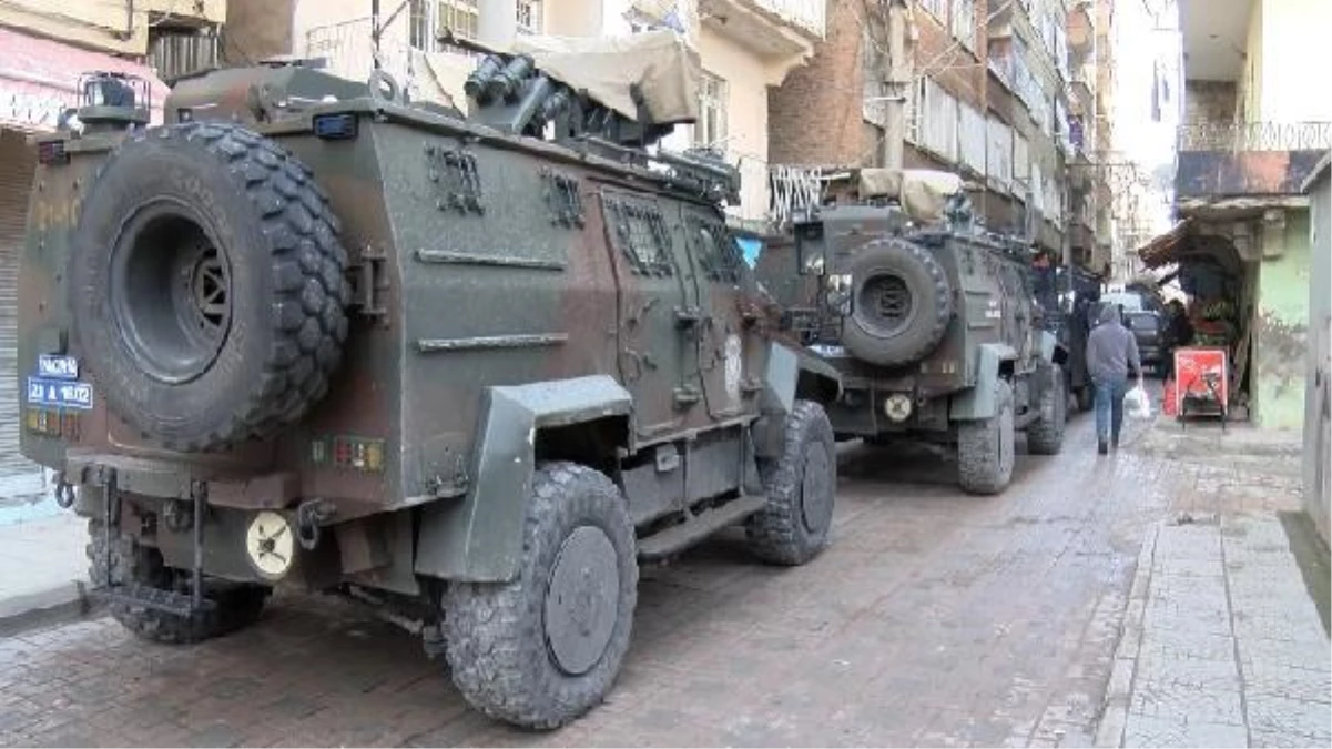 Terör örgütü PKK\'ya destek veren derneğe operasyonda 7 tutuklama