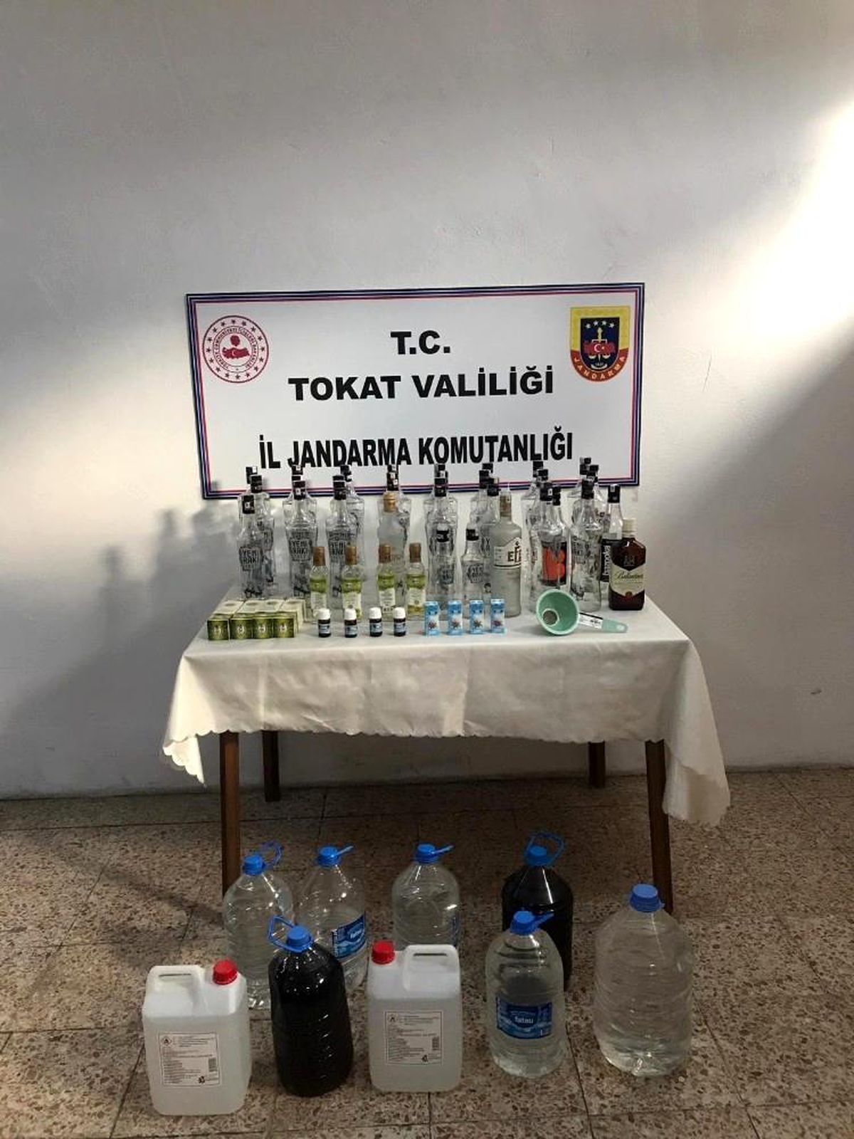 Son dakika! Tokat\'ta jandarmadan kaçak alkol operasyonu