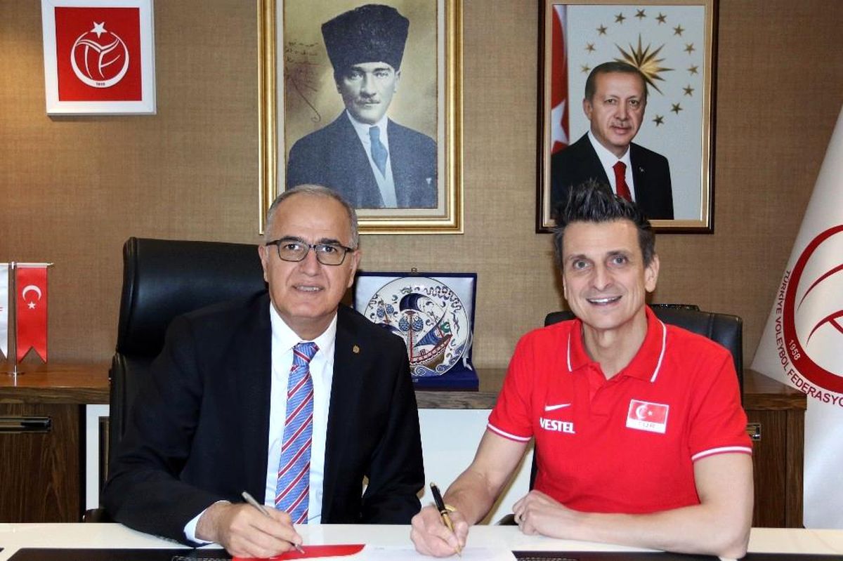 A Milli Kadın Voleybol Takımı Başantrenörü Guidetti\'nin sözleşmesi 4 yıl uzatıldı