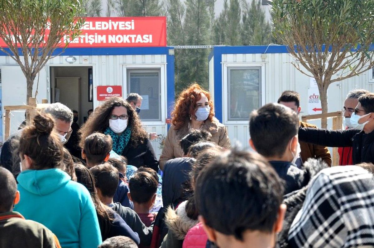 Son dakika haber! Üniversite öğrencilerinden depremzede çocuklara oyuncak