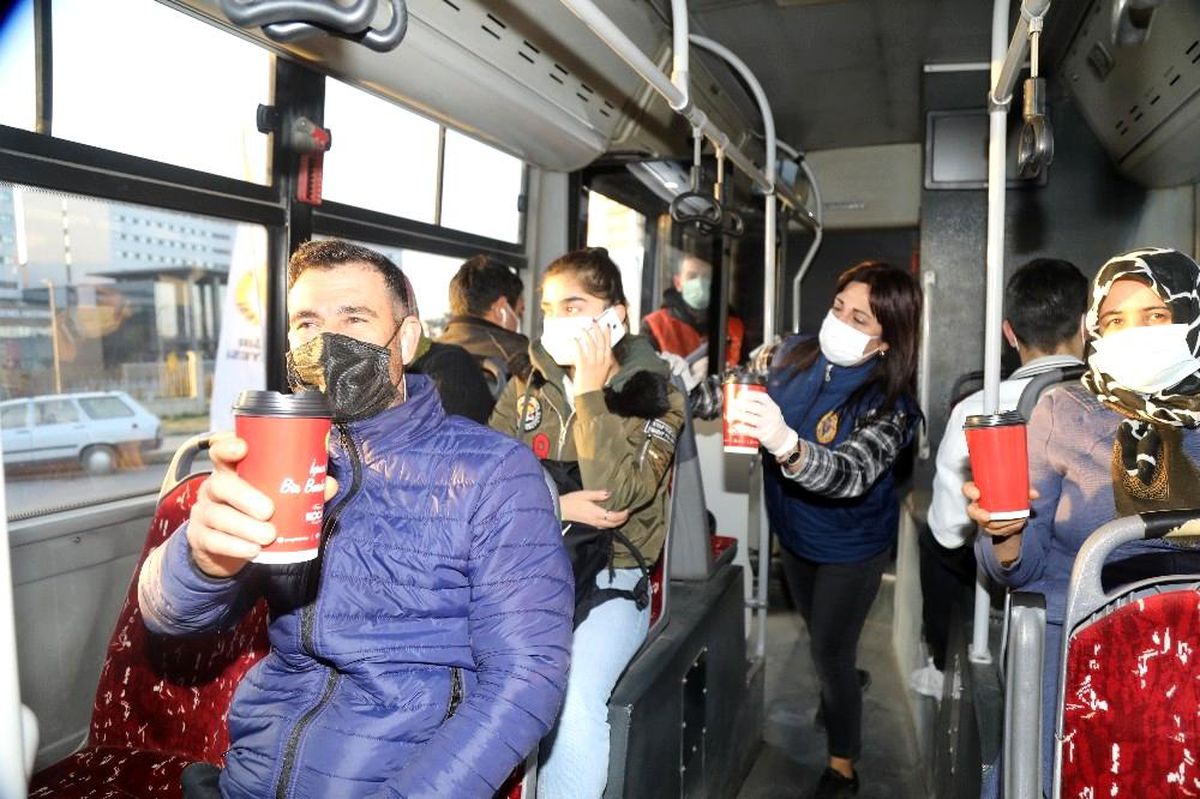 Yüreğir Belediyesinden sıcak çorba ikramı