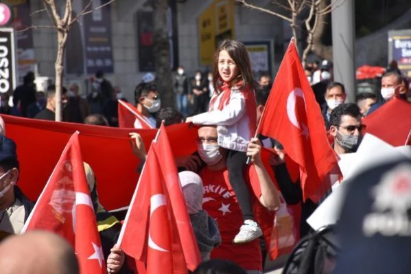 Batman'da 'Şehitlere saygı ve teröre lanet' yürüyüşü