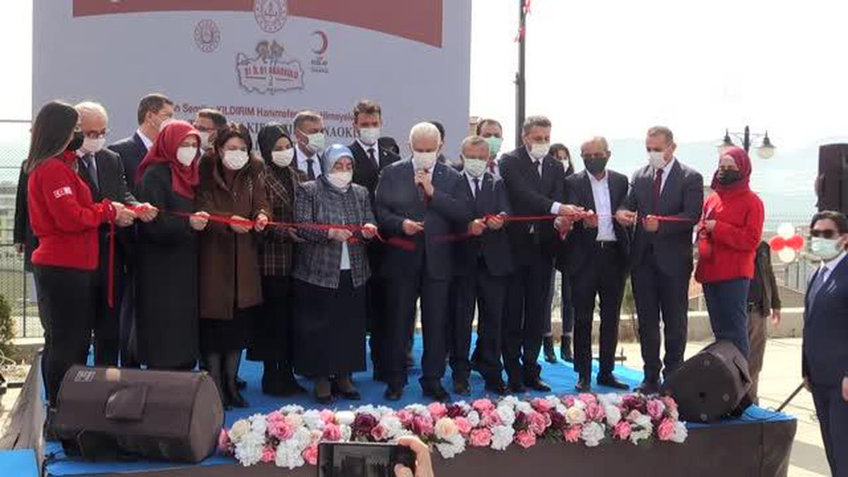 Binali Yıldırım: 'Türkiye, büyük, imkanları ve fırsatları geniş bir ülke'