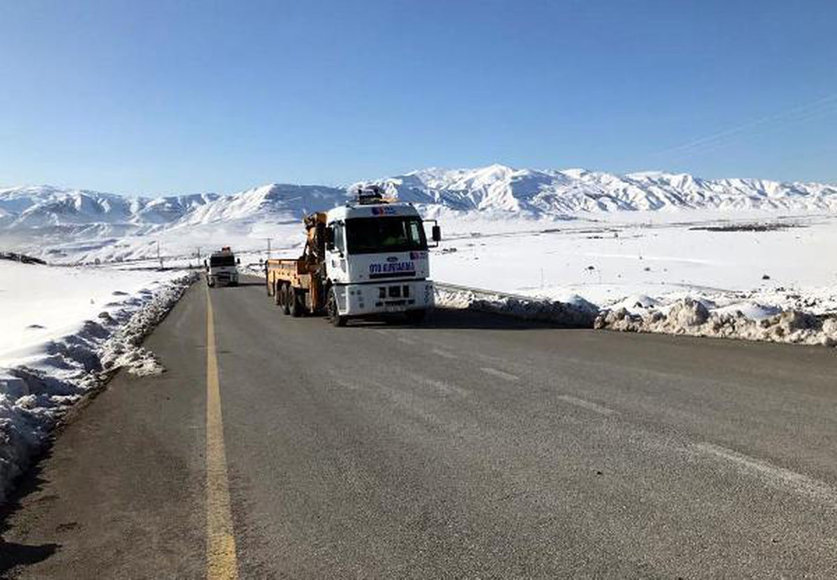 Bitlis\'te, kaza kırıma uğrayan askeri helikopter enkazını kaldırma çalışması