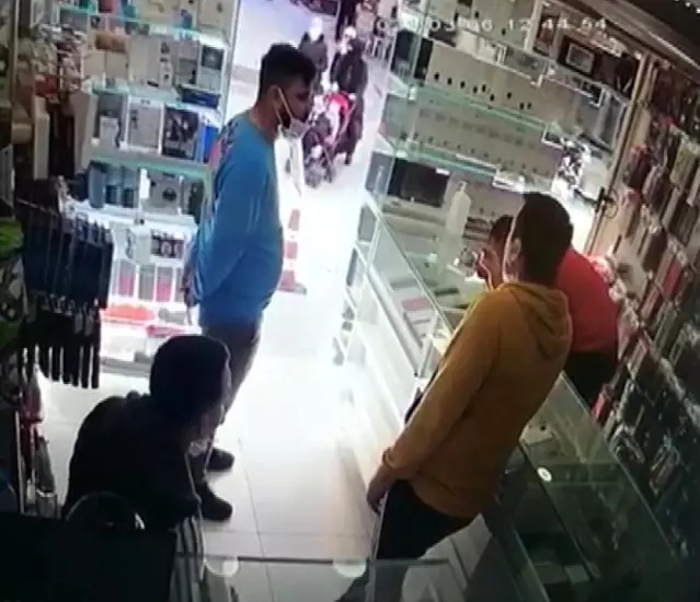 Cep telefonu bataryası bomba gibi patladı Cep telefonu bataryası bomba gibi patladı