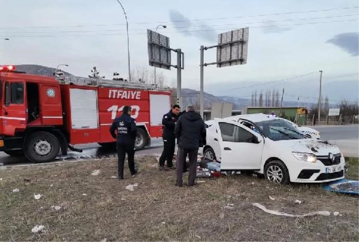 Eskişehir\'de servis otobüsü ile otomobil çarpıştı: 1 ölü, 1 yaralı