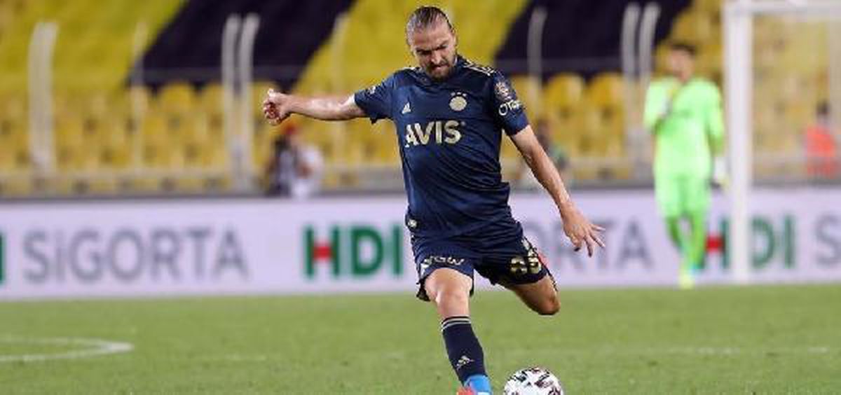 Fenerbahçe\'de Caner Erkin belirsizliği sürüyor