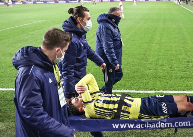 Fenerbahçe'de Mesut Özil depremi! İşte forma giyemeyeceği maçlar