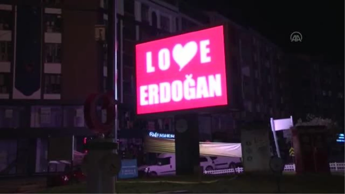 Son dakika haberi: Çorum\'da "Love Erdoğan" görseli LED ekranlara yansıtıldı